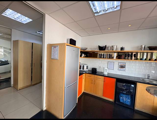 983M² OFFICE FOR SALE IN FOURWAYS
